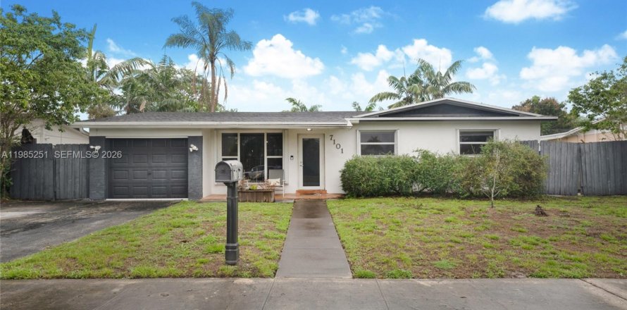 Villa ou maison à Hollywood, Floride 4 chambres, 94.2 m2 № 2044886