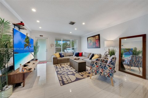 Villa ou maison à vendre à Hollywood, Floride: 4 chambres, 94.2 m2 № 2044886 - photo 3