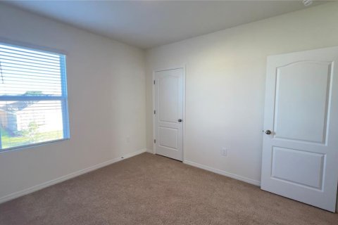Casa en alquiler en Haines City, Florida, 5 dormitorios, 248.42 m2 № 2109142 - foto 2