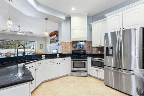House in Riverview, Florida 4 bedrooms, 304.53 sq.m. № 2223668 - photo 14