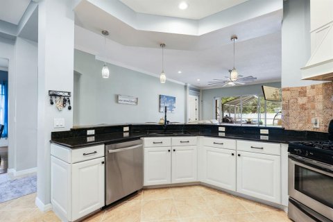 House in Riverview, Florida 4 bedrooms, 304.53 sq.m. № 2223668 - photo 15