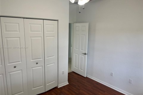 Casa en alquiler en Miami, Florida, 4 dormitorios, 151.71 m2 № 2010595 - foto 13