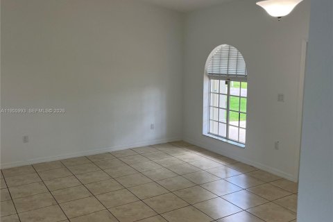 Casa en alquiler en Miami, Florida, 4 dormitorios, 151.71 m2 № 2010595 - foto 10