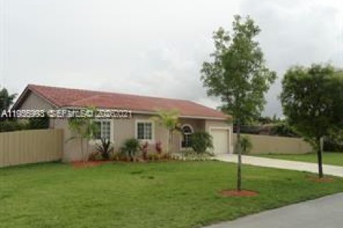 Casa en alquiler en Miami, Florida, 4 dormitorios, 151.71 m2 № 2010595 - foto 24