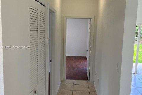 Casa en alquiler en Miami, Florida, 4 dormitorios, 151.71 m2 № 2010595 - foto 14