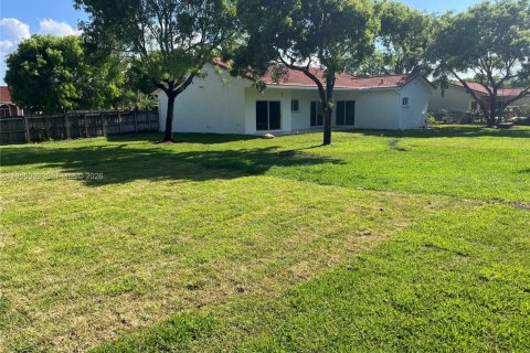 Casa en alquiler en Miami, Florida, 4 dormitorios, 151.71 m2 № 2010595 - foto 3