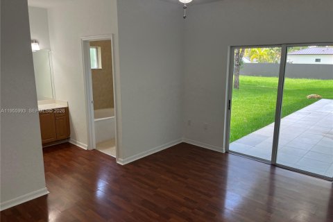 Casa en alquiler en Miami, Florida, 4 dormitorios, 151.71 m2 № 2010595 - foto 16