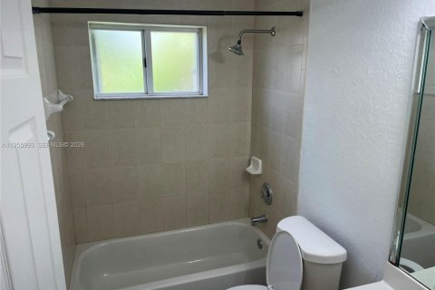 Casa en alquiler en Miami, Florida, 4 dormitorios, 151.71 m2 № 2010595 - foto 18