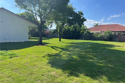 Casa en alquiler en Miami, Florida, 4 dormitorios, 151.71 m2 № 2010595 - foto 4