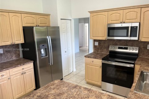 Casa en alquiler en Miami, Florida, 4 dormitorios, 151.71 m2 № 2010595 - foto 7