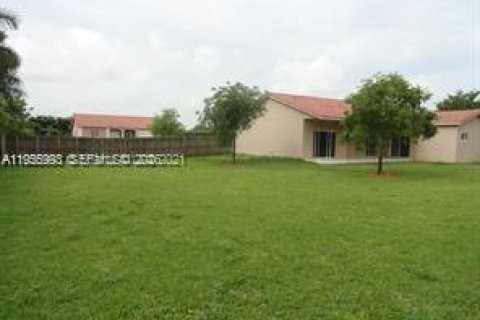 Casa en alquiler en Miami, Florida, 4 dormitorios, 151.71 m2 № 2010595 - foto 23