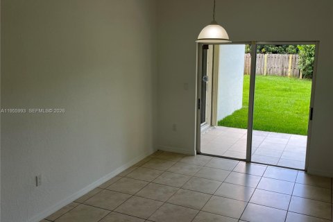 Casa en alquiler en Miami, Florida, 4 dormitorios, 151.71 m2 № 2010595 - foto 8