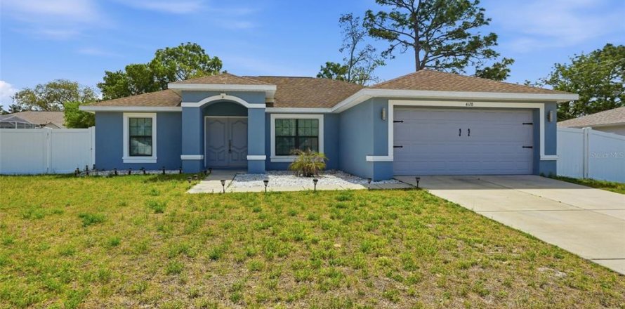 Casa en Spring Hill, Florida 3 dormitorios, 157.75 m2 № 2229482