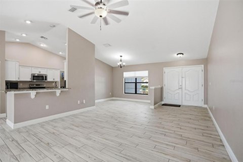 Casa en venta en Spring Hill, Florida, 3 dormitorios, 157.75 m2 № 2229482 - foto 3