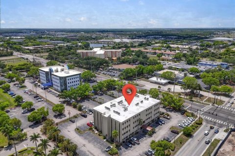 Commercial property in Fort Myers, Florida 155.61 sq.m. № 1658541 - photo 23