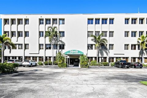 Commercial property in Fort Myers, Florida 155.61 sq.m. № 1658541 - photo 1