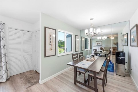 Condo in Largo, Florida, 2 bedrooms  № 2151541 - photo 11