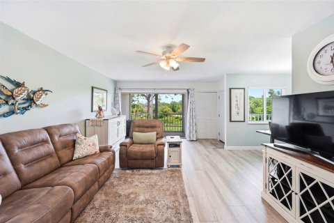 Condo in Largo, Florida, 2 bedrooms  № 2151541 - photo 9