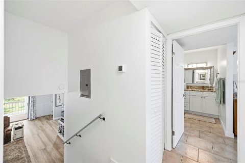Condo in Largo, Florida, 2 bedrooms  № 2151541 - photo 25