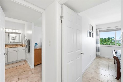 Condo in Largo, Florida, 2 bedrooms  № 2151541 - photo 28