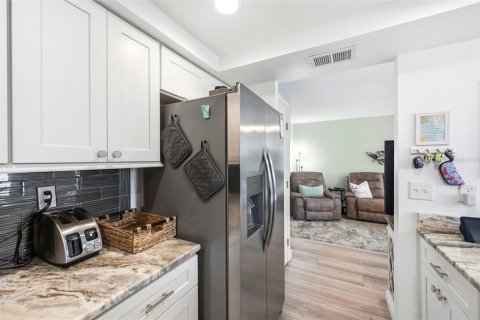Condo in Largo, Florida, 2 bedrooms  № 2151541 - photo 18