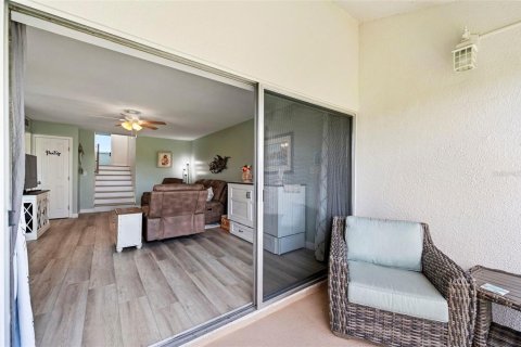 Condo in Largo, Florida, 2 bedrooms  № 2151541 - photo 21