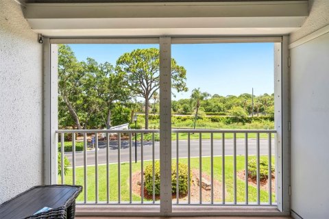 Condo in Largo, Florida, 2 bedrooms  № 2151541 - photo 19