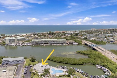 Condo in Largo, Florida, 2 bedrooms  № 2151541 - photo 4