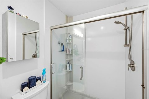 Condo in Largo, Florida, 2 bedrooms  № 2151541 - photo 27