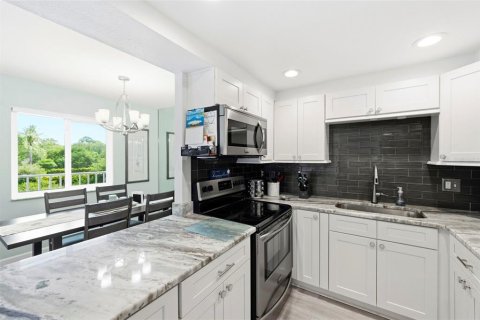 Condo in Largo, Florida, 2 bedrooms  № 2151541 - photo 15