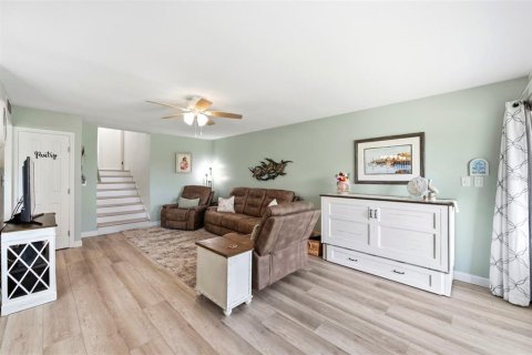 Condo in Largo, Florida, 2 bedrooms  № 2151541 - photo 6