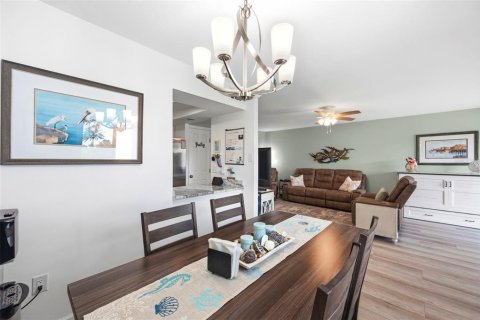 Condo in Largo, Florida, 2 bedrooms  № 2151541 - photo 13
