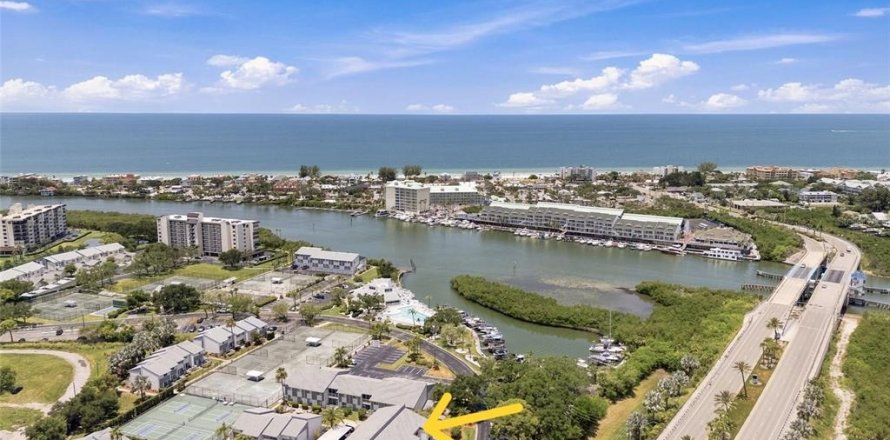 Condo in Largo, Florida, 2 bedrooms  № 2151541