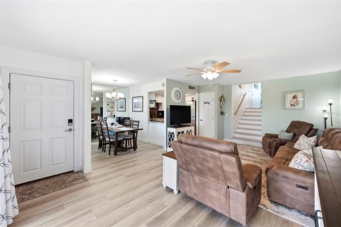 Condo in Largo, Florida, 2 bedrooms  № 2151541 - photo 7