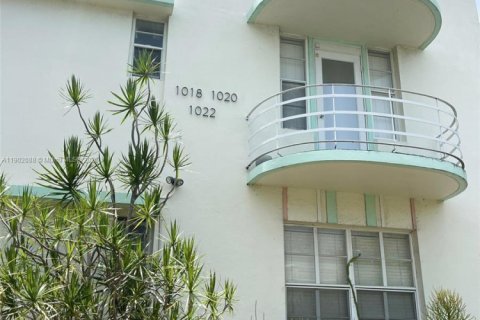 Condo in Miami Beach, Florida  № 1953724 - photo 1