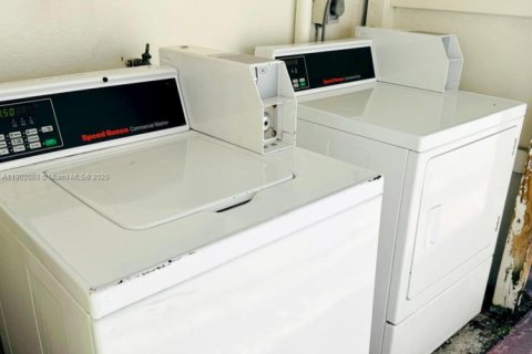 Condo in Miami Beach, Florida  № 1953724 - photo 6