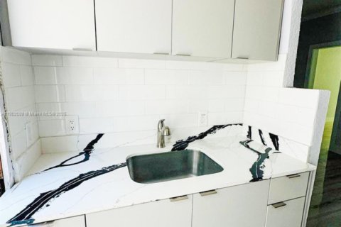 Condo in Miami Beach, Florida  № 1953724 - photo 4