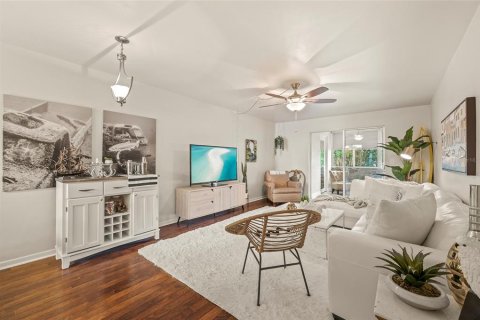 Condo in Dunedin, Florida, 1 bedroom  № 1817984 - photo 17