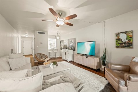 Condo in Dunedin, Florida, 1 bedroom  № 1817984 - photo 9