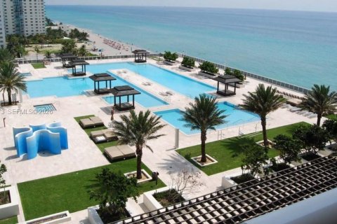 Condominio en venta en Hallandale Beach, Florida, 2 dormitorios, 100.89 m2 № 2045850 - foto 3