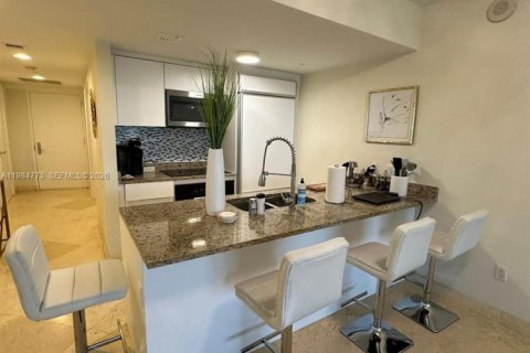 Condominio en venta en Hallandale Beach, Florida, 2 dormitorios, 100.89 m2 № 2045850 - foto 13