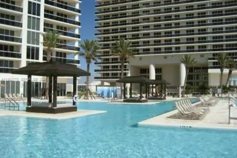 Condominio en venta en Hallandale Beach, Florida, 2 dormitorios, 100.89 m2 № 2045850 - foto 4
