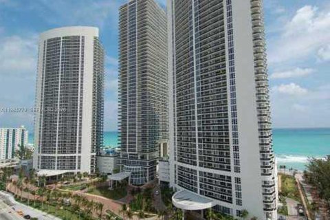 Condominio en Hallandale Beach, Florida, 2 dormitorios № 2045850