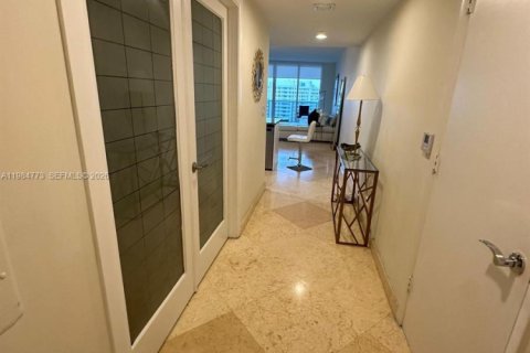 Condominio en venta en Hallandale Beach, Florida, 2 dormitorios, 100.89 m2 № 2045850 - foto 10
