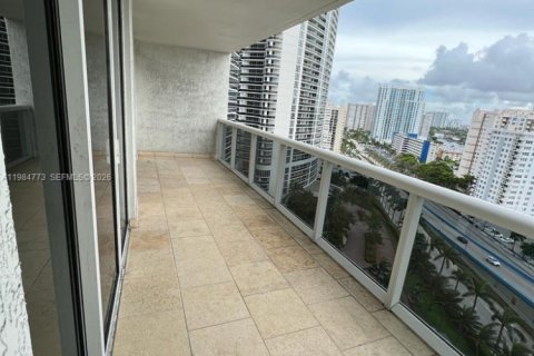 Condominio en venta en Hallandale Beach, Florida, 2 dormitorios, 100.89 m2 № 2045850 - foto 6
