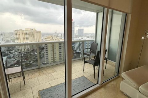 Condominio en venta en Hallandale Beach, Florida, 2 dormitorios, 100.89 m2 № 2045850 - foto 9