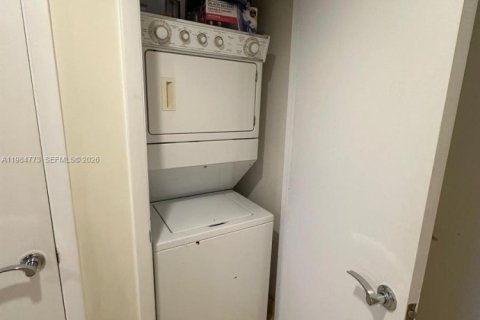 Condominio en venta en Hallandale Beach, Florida, 2 dormitorios, 100.89 m2 № 2045850 - foto 30