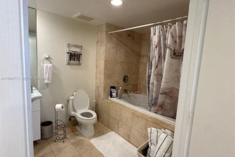 Condominio en venta en Hallandale Beach, Florida, 2 dormitorios, 100.89 m2 № 2045850 - foto 27