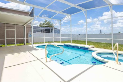 House in Davenport, Florida 5 bedrooms, 209.22 sq.m. № 1791745 - photo 22