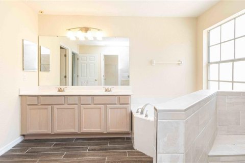 House in Davenport, Florida 5 bedrooms, 209.22 sq.m. № 1791745 - photo 16